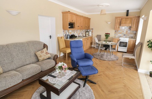 Ballyroddy Cottage | THE WATER'S EDGE, family friendly in Boyle, County Roscommon