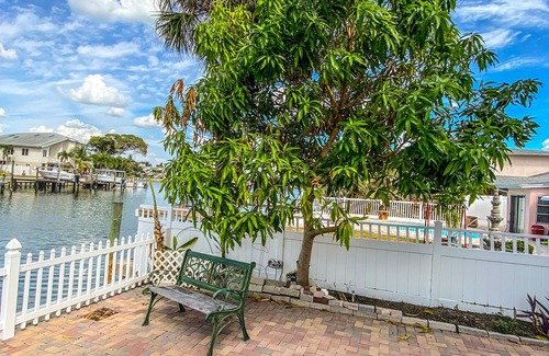 Madeira Beach Villa | The Waterfront Relax House