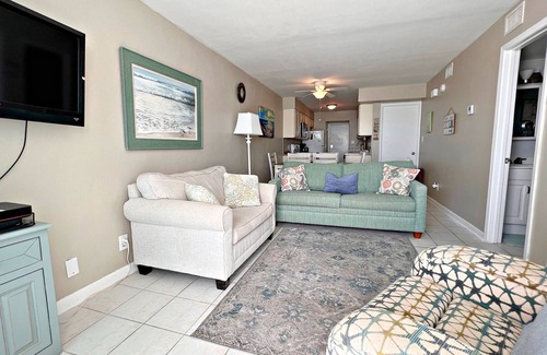 Gulf Shores Condo | 🌊 The weather is nice in paradise. Beach waves is what the Dr ordered. 🦀🐳