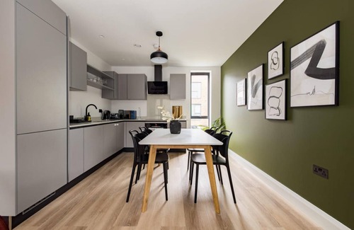 Wembley Central Apartment | The Wembley Hideout - Stylish 2bdr Flat With Balcony