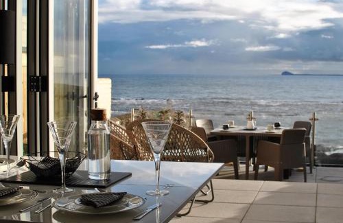 Anstruther House | The Wendy House-seafront cottage incredible views