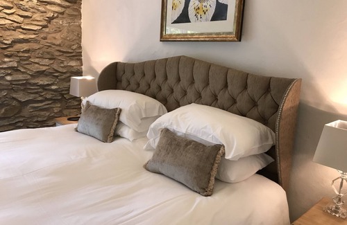 Llanarmon Dyffryn-Ceiriog Hotel | The West Arms