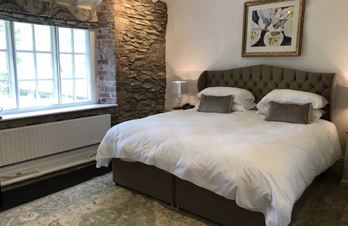 Llanarmon Dyffryn-Ceiriog Hotel | The West Arms
