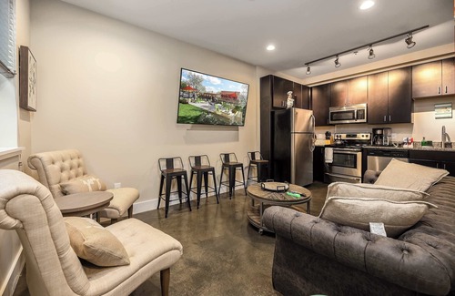 Roanoke Apartment | The West End Flats Downtown Free Parking ⛰️