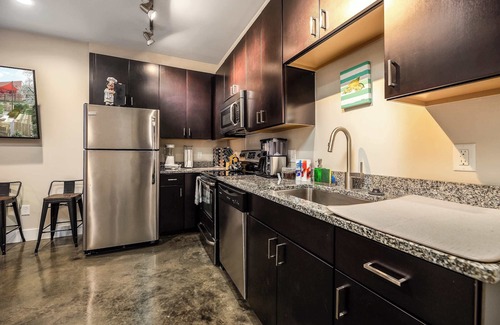 Roanoke Apartment | The West End Flats Downtown Free Parking ⛰️