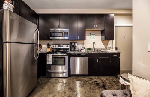 Roanoke Apartment | The West End Flats Downtown Free Parking ⛰️