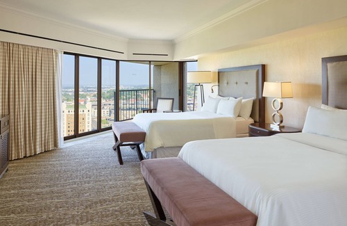 Crown Center District Hotel | The Westin Kansas City at Crown Center