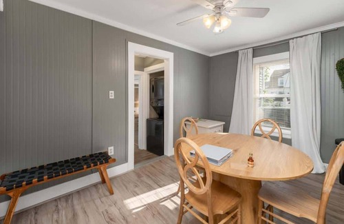 Hampton Apartment | The Whale Spout - King bed and close to the Beach!