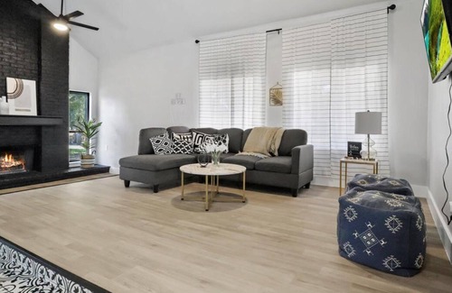 Lewisville House | The White Dove