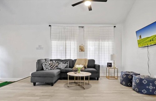 Lewisville House | The White Dove