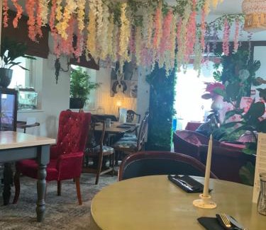 Brecon Hotel | The White House
