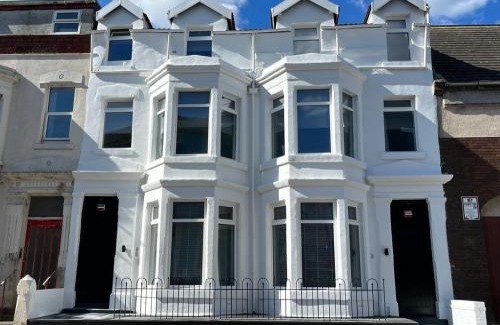 Blackpool Town Center House | The White House New York Suites