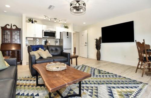 Painters Hill House | The White House on Flagler Beach - All