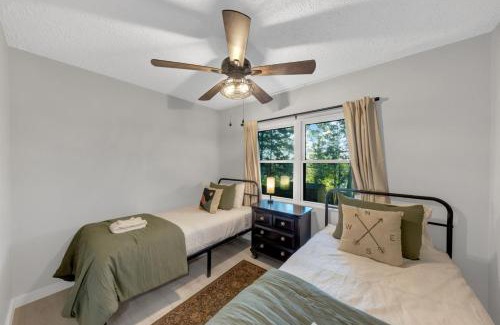 Eagleton Village House | The White Lodge 4BDR Sleeps 8 with Fire Pit