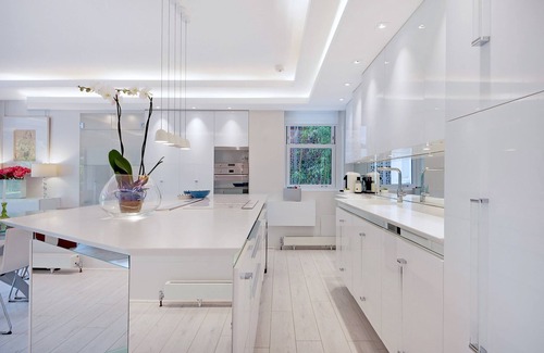 Frognal and Fitzjohns Apartment | The White Peace Garden 3 bed Hampstead - by Out of Office Lifestyle