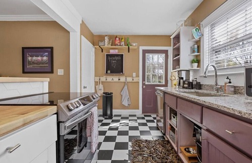 Greensboro House | The Whole Hunsucker's Whole House