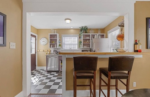 Greensboro House | The Whole Hunsucker's Whole House