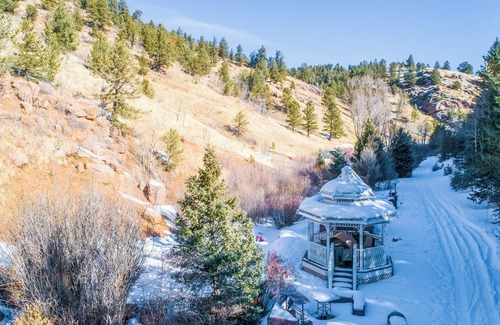 Divide Cottage | The Williamsburg Cottage at Valley Glen.your romantic mountain getaway