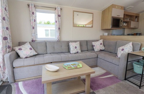 Skipton Cottage | THE WILLOWS-38, pet friendly, with a garden in Long Preston