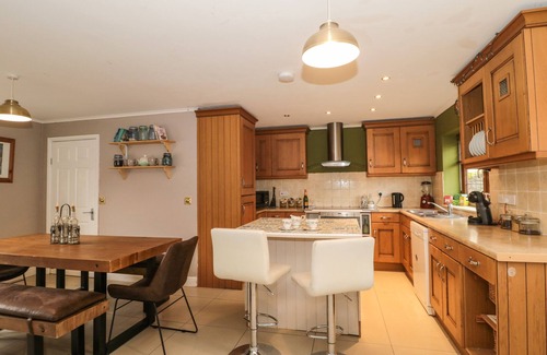 Minehead Cottage | THE WILLOWS, pet friendly, with a garden in Minehead