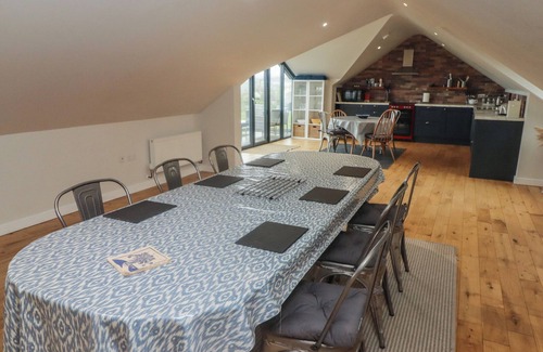 Newport Cottage | THE WILLOWS, pet friendly, with a garden in Newport, Pembrokeshire
