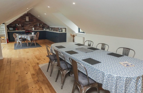 Newport Cottage | THE WILLOWS, pet friendly, with a garden in Newport, Pembrokeshire