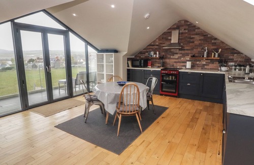 Newport Cottage | THE WILLOWS, pet friendly, with a garden in Newport, Pembrokeshire