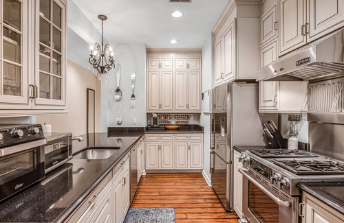 Green Hills Apartment | The Winston on Woodlawn - Great Location