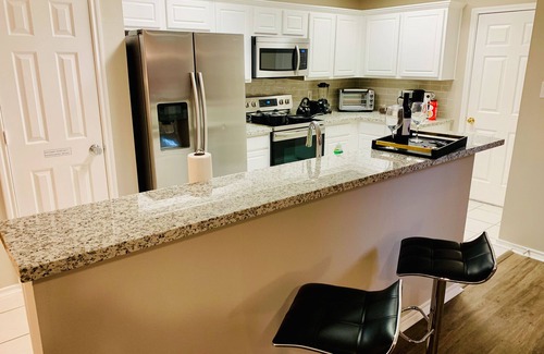 Alden Bridge House | The Woodlands House 3 Bed 2,5 Baths FREE Parking Garage Baby Crib, Kitchen, WiFi
