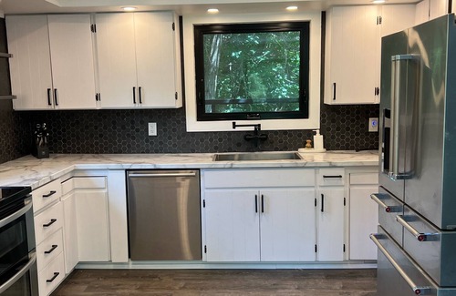 Collingwood Ski Chalet | 🌲The woodlands retreat🌲SLEEPS 20! HOT TUB! SAND VOLLEYBALL COURT