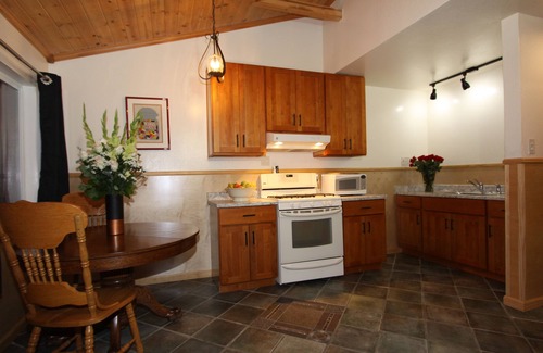 Guerneville Hotel | The Woods Hotel - Gay LGBTQ Cabins