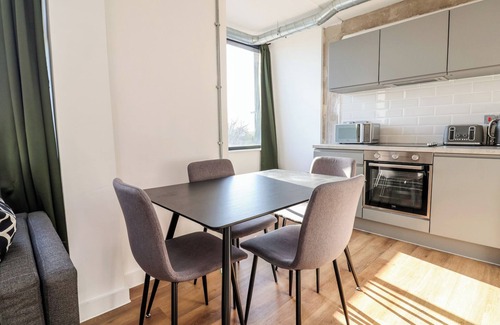 Warrington Cottage | THE WORKS BY DAG, family friendly in Woolston, Warrington