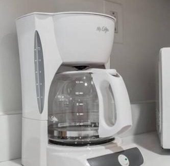 Wrigleyville Apartment | The Wrigleyville Deluxe -Steps from Wrigley Sleeps 10
