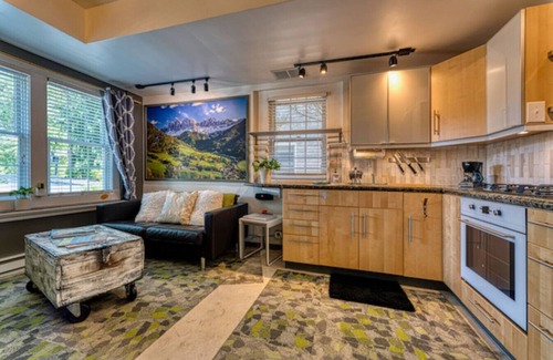 Indianapolis House | The Y and Studio B @Keystone 6BED/4.5 BATH STUNNER