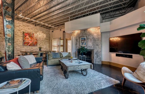 Indianapolis House | The Y and Studio B @Keystone 6BED/4.5 BATH STUNNER