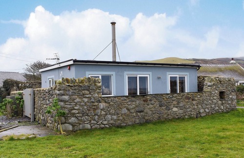 Dinas Cottage | The Yard Beach Retreat - UK43652