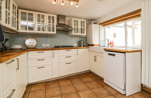 Dawlish Cottage | THE YELLOW HOUSE, 13 KING STREET, family friendly in Dawlish
