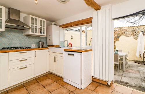 Dawlish Cottage | THE YELLOW HOUSE, 13 KING STREET, family friendly in Dawlish