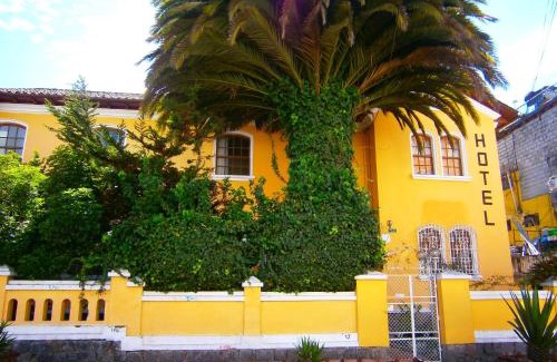 La Mariscal House | The Yellow House