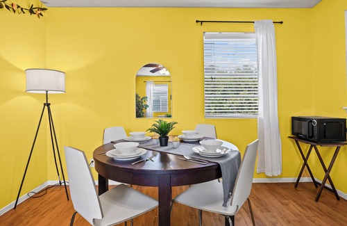 Brentwood Apartment | The Yellow Room