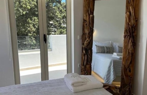 Pyrgos Bed & Breakfast | THEALOS SANTORINI close to square