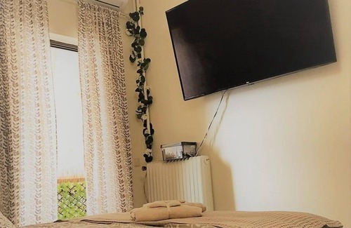 Patras Apartment | Theano's Cozy & Quiet **LUX** central Flat - Wifi & more