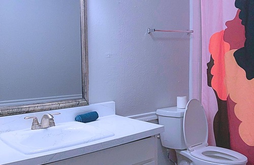Denton Apartment | Theater apartment/DENTON/POOL/GYM/FREE PARKING