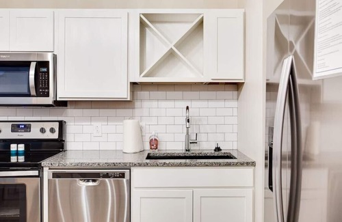 Downtown Louisville Condo | Theatre District, Gym Access, Free Parking