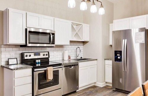 Downtown Louisville Condo | Theatre District, Gym Access, Free Parking