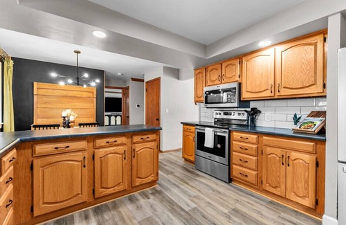Appleton House | Theatre Room|Firepit|Grill|Waffle bar|Pets!