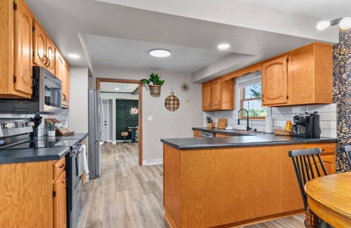 Appleton House | Theatre Room|Firepit|Grill|Waffle bar|Pets!