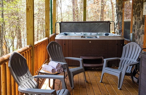 Logan Cabin | Thelma's Retreat by The Inn & Spa at Cedar Falls