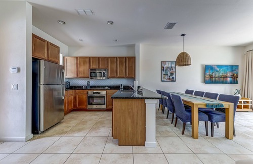 Kissimmee House | Themed home - Private Spa and Patio - 5 mins to Disney - Walk to Old Town