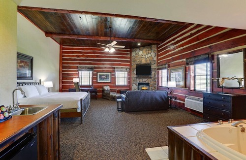 Columbia Hotel | Themed Suite w/Whirlpool & Fireplace! Stoney Creek Columbia | 3 Units